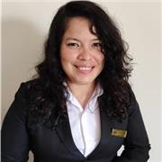 Profesor de inglés imparte clases a adolescentes o adultos